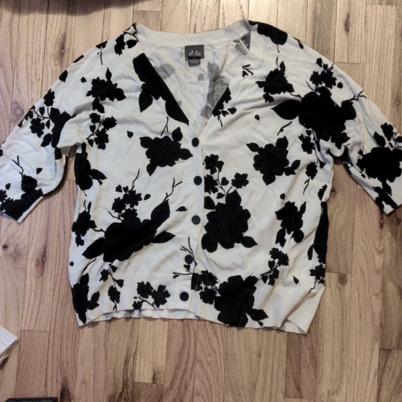 Short Sleeve Sweater - Picture 1 of 1